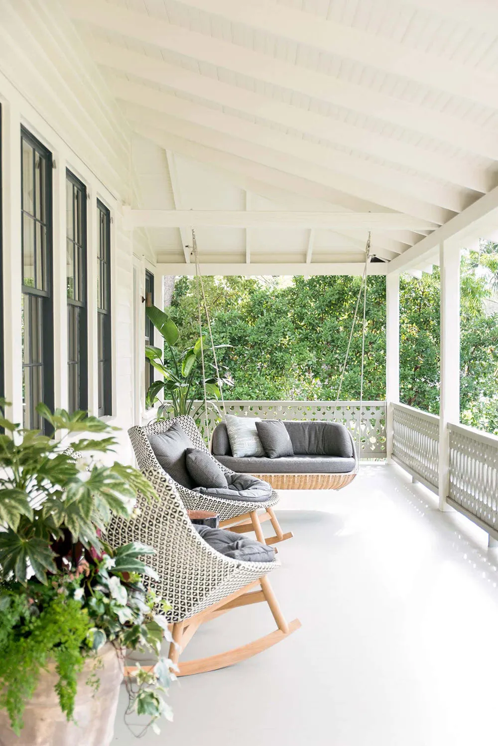 Tropical Spirit in a 19th Century Home Interior in South Carolina - Gallery image 1