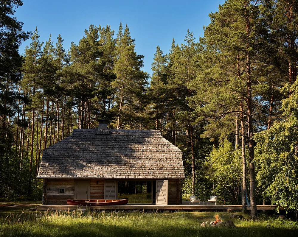 Stylowy design starego rybackiego domu w Łotwie od Vipp - Gallery image 2