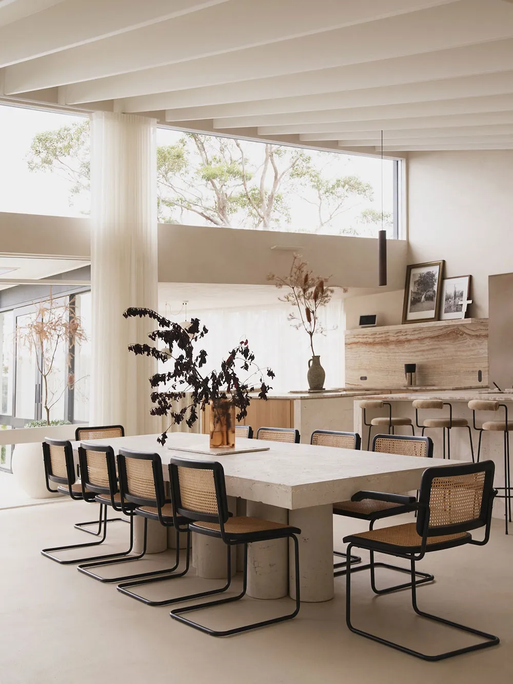 Intérieur moderne chaleureux dans les teintes sableuses à Sydney - Gallery image 4