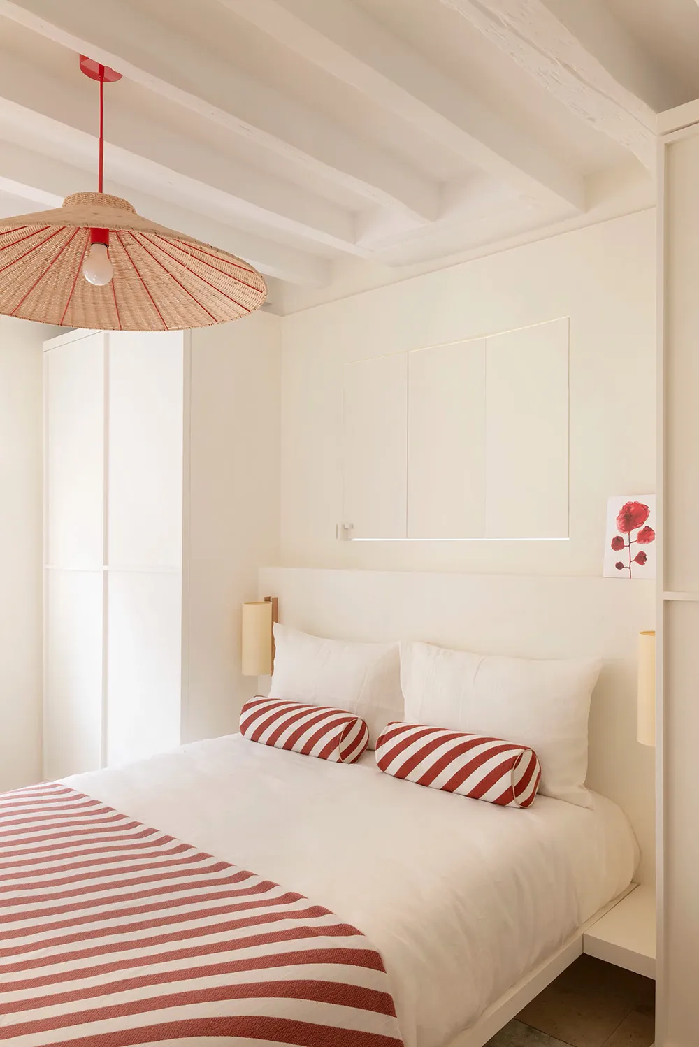 Світлий середземноморський інтер'єр у Франції з ніжними деталями - Gallery image 8