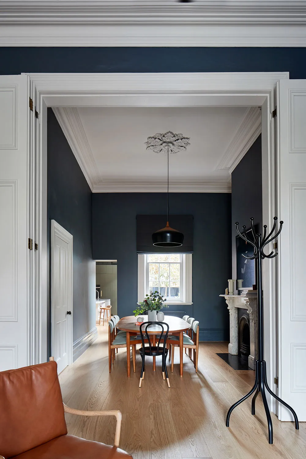 Diseño victoriano con tonos profundos y elegantes en Melbourne - Gallery image 3