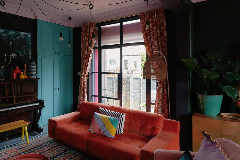Exceso de colores atrevidos en el diseño de una casa victoriana en Londres - Gallery image 14