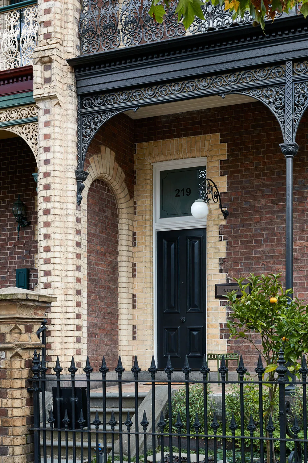 Diseño victoriano con tonos profundos y elegantes en Melbourne - Gallery image 29