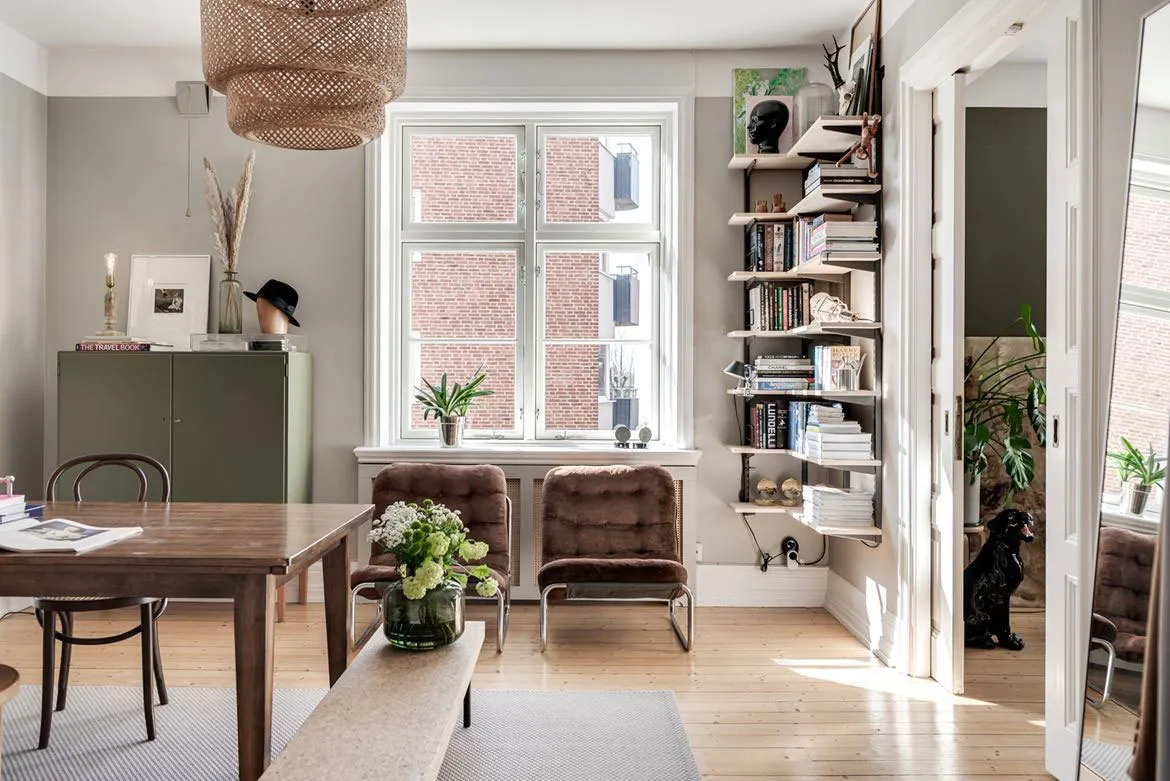 Постеры и книги в дизайне стильной квартиры в Швеции - Gallery image 6