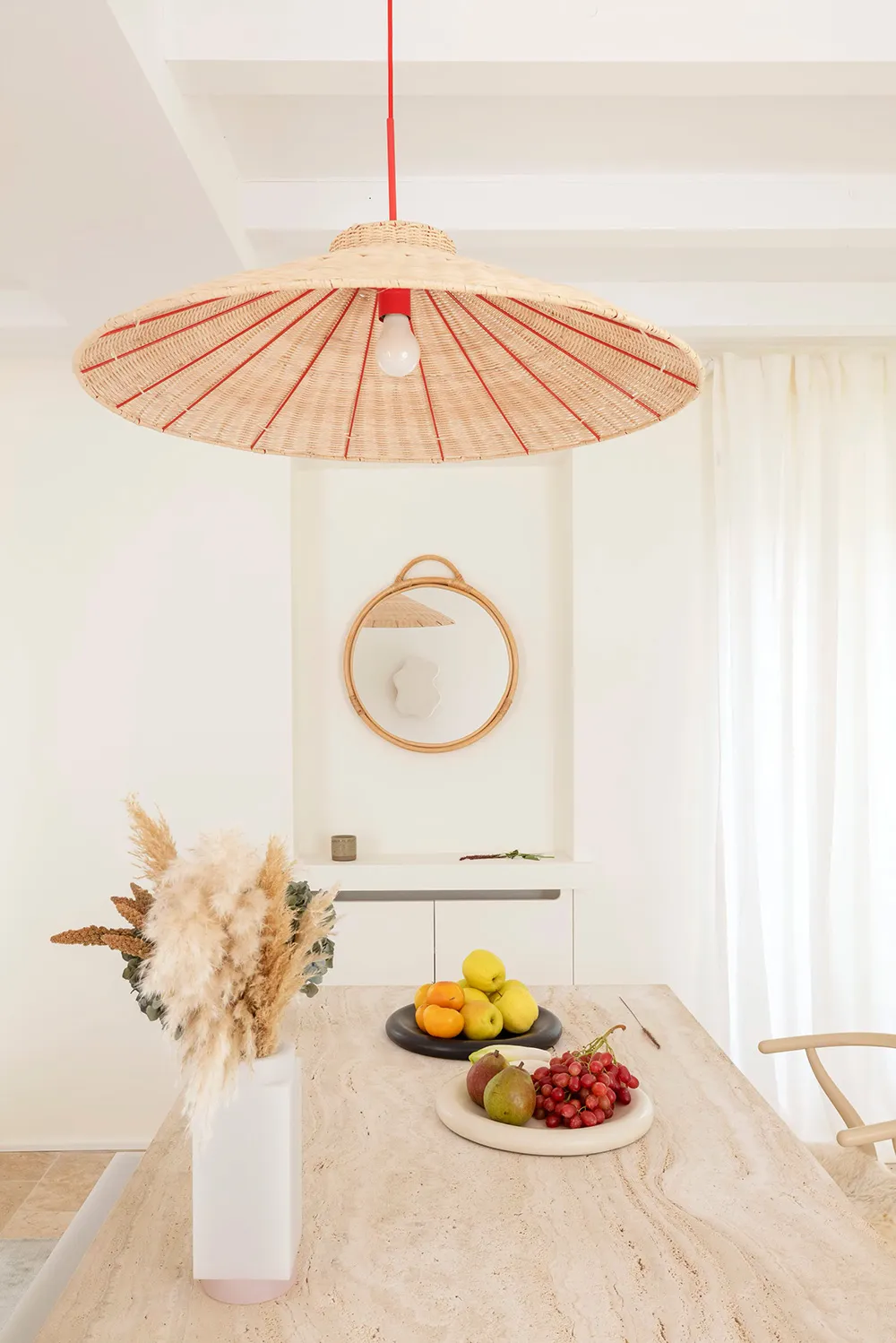 Світлий середземноморський інтер'єр у Франції з ніжними деталями - Gallery image 3