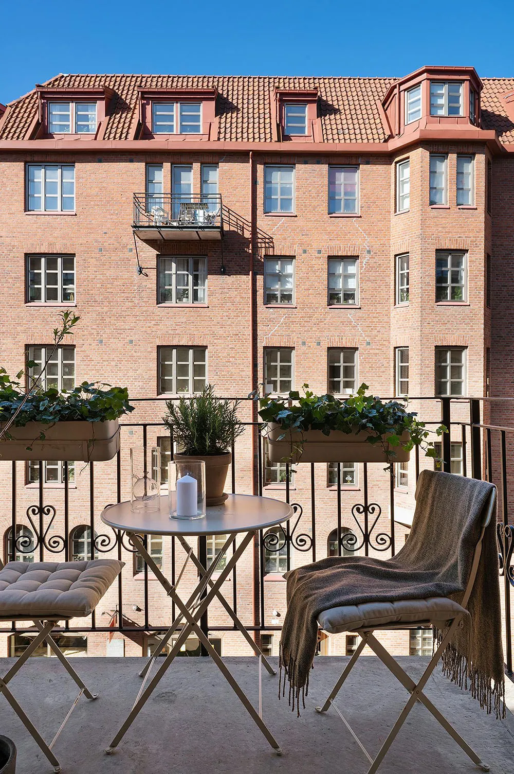 Beige and Brown Accents in Scandinavian Apartment Design - Gallery image 1