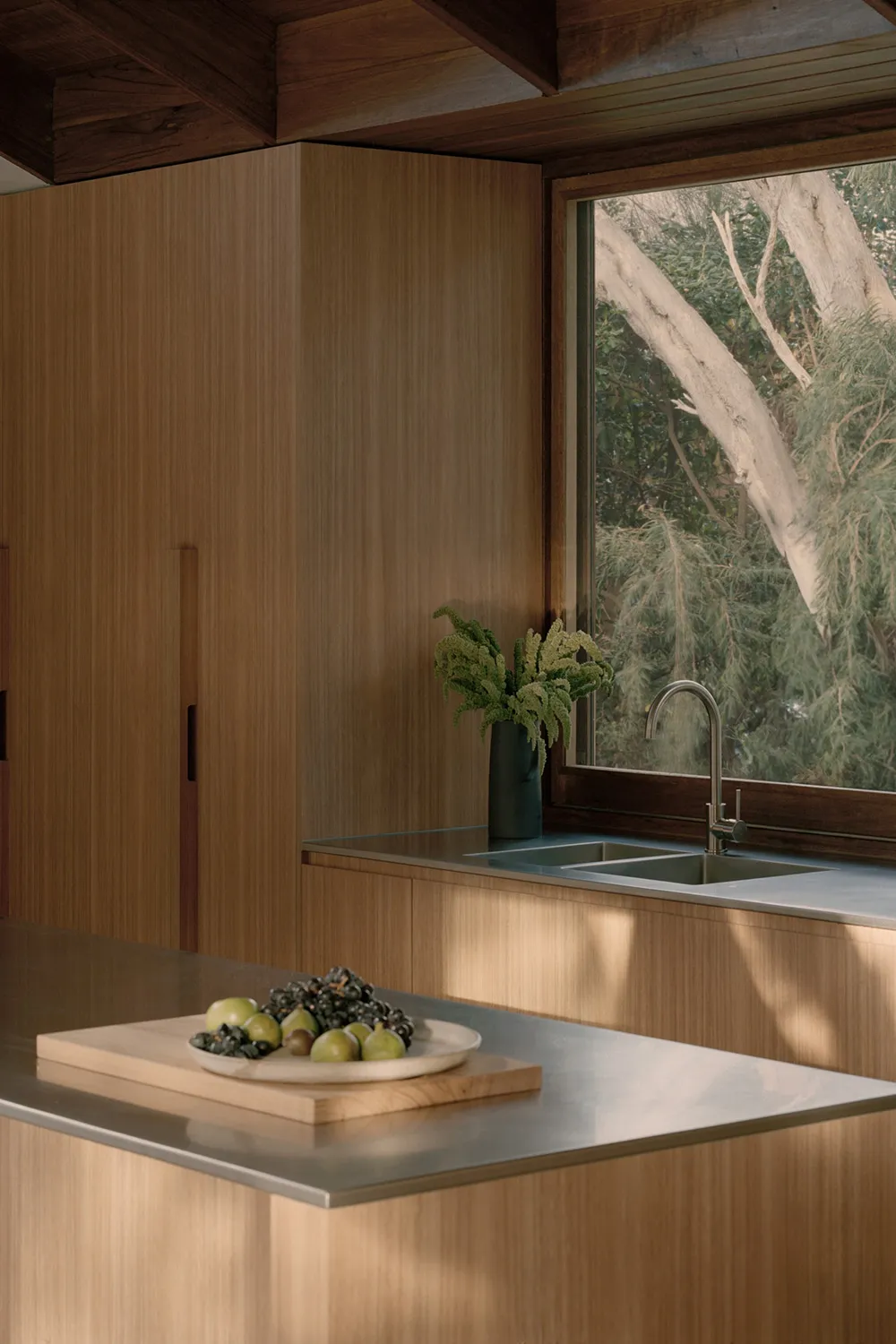 Uroczy i nowoczesny интерьер w Australii wдоśnięty o japońskim stylu - Gallery image 7