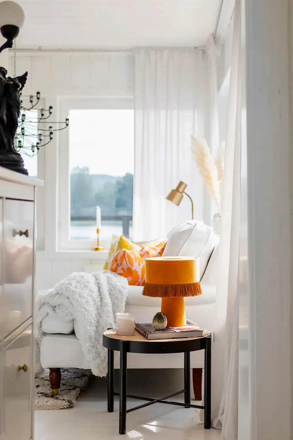 Cozy Lake House in Sweden with White Interiors - Gallery image 4