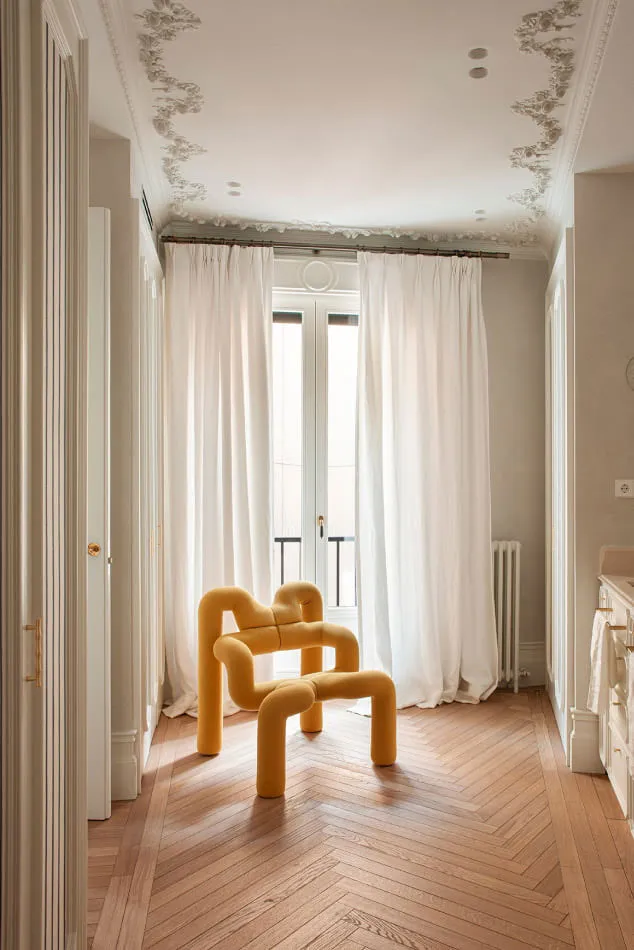 Piękna lepina i ciepłe atmosfery: estetyczny apartament w Madrycie - Gallery image 11