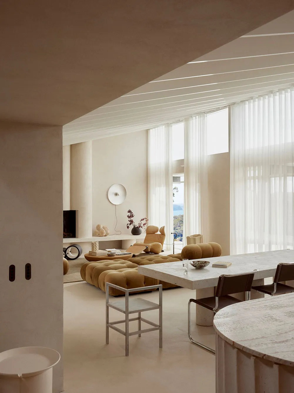 Intérieur moderne chaleureux dans les teintes sableuses à Sydney - Gallery image 7