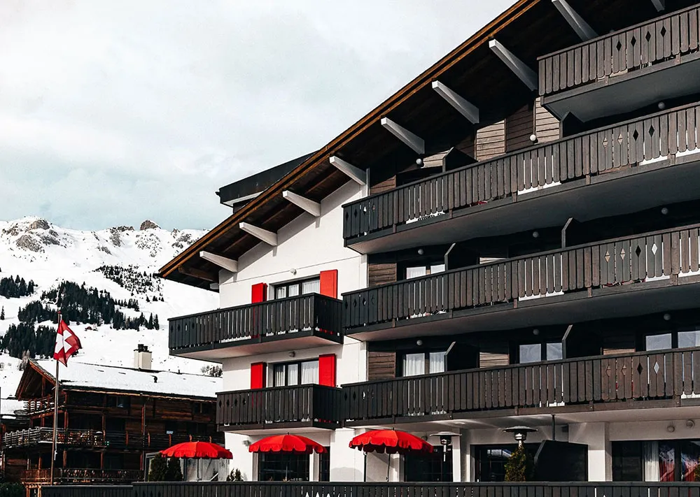 Modernes Design für alpine Chalets: Experimental Chalet in der Schweiz - Gallery image 1