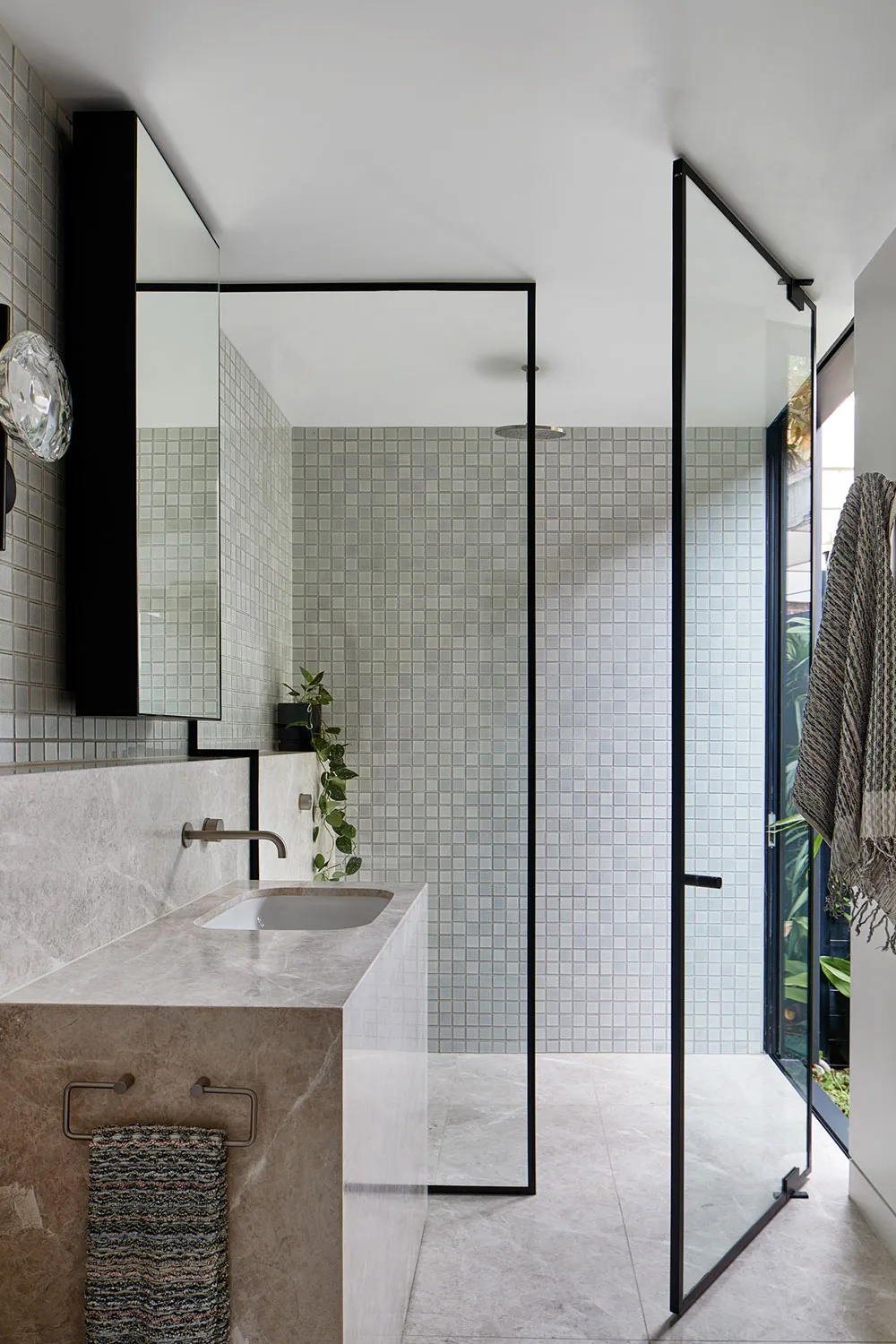 Diseño victoriano con tonos profundos y elegantes en Melbourne - Gallery image 25