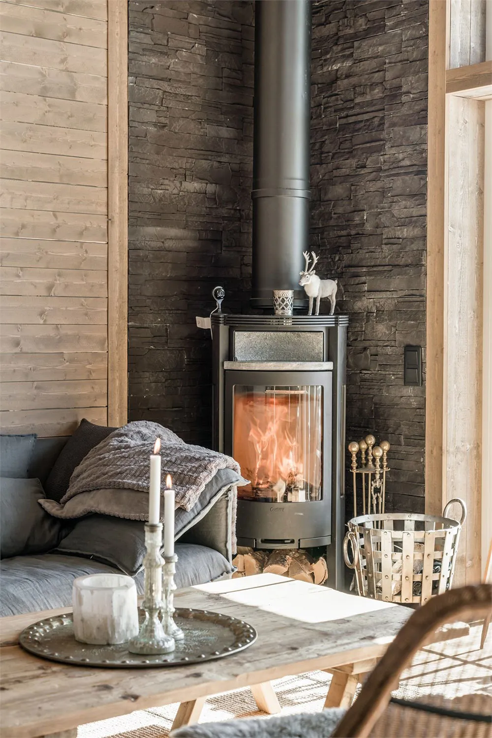 Petit chalet scandinave avec cheminée et mansarde (90 m²) - Gallery image 6