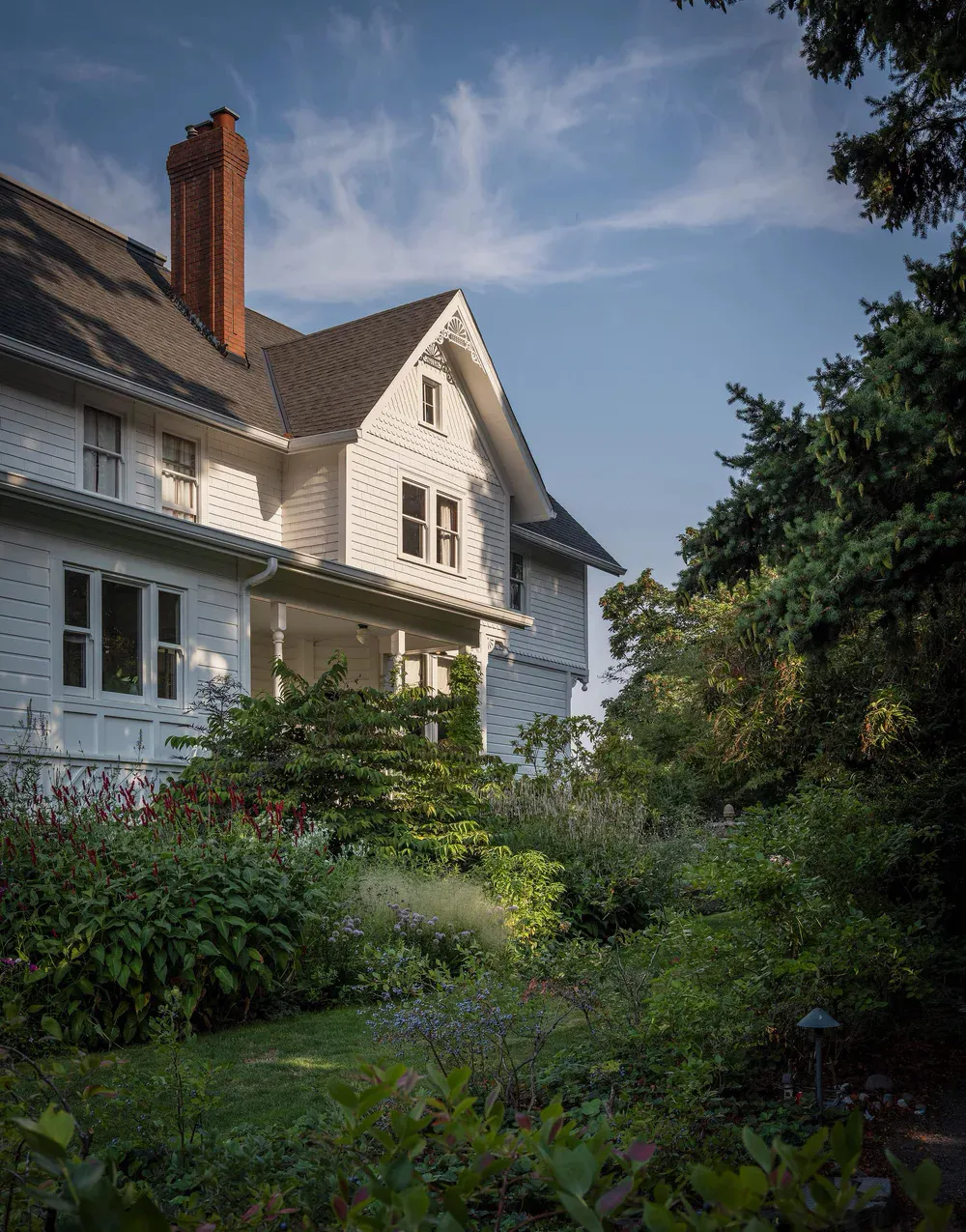 Нежные оттенки зелёного и серого в дизайне красивого дома в Портленде - Gallery image 14