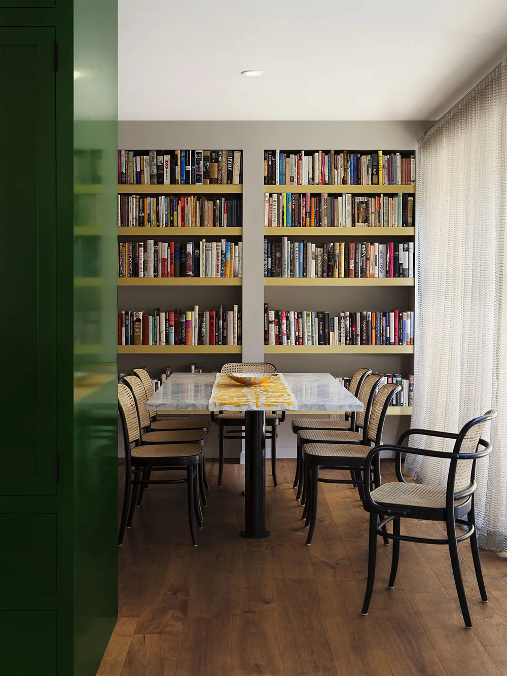 Maison de Los Angeles aux riches motifs et grande bibliothèque - Gallery image 1