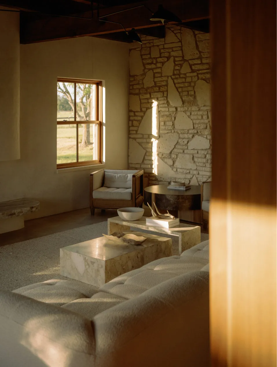 Ruhevolle moderne Interieurs eines amerikanischen Ranchos - Gallery image 22