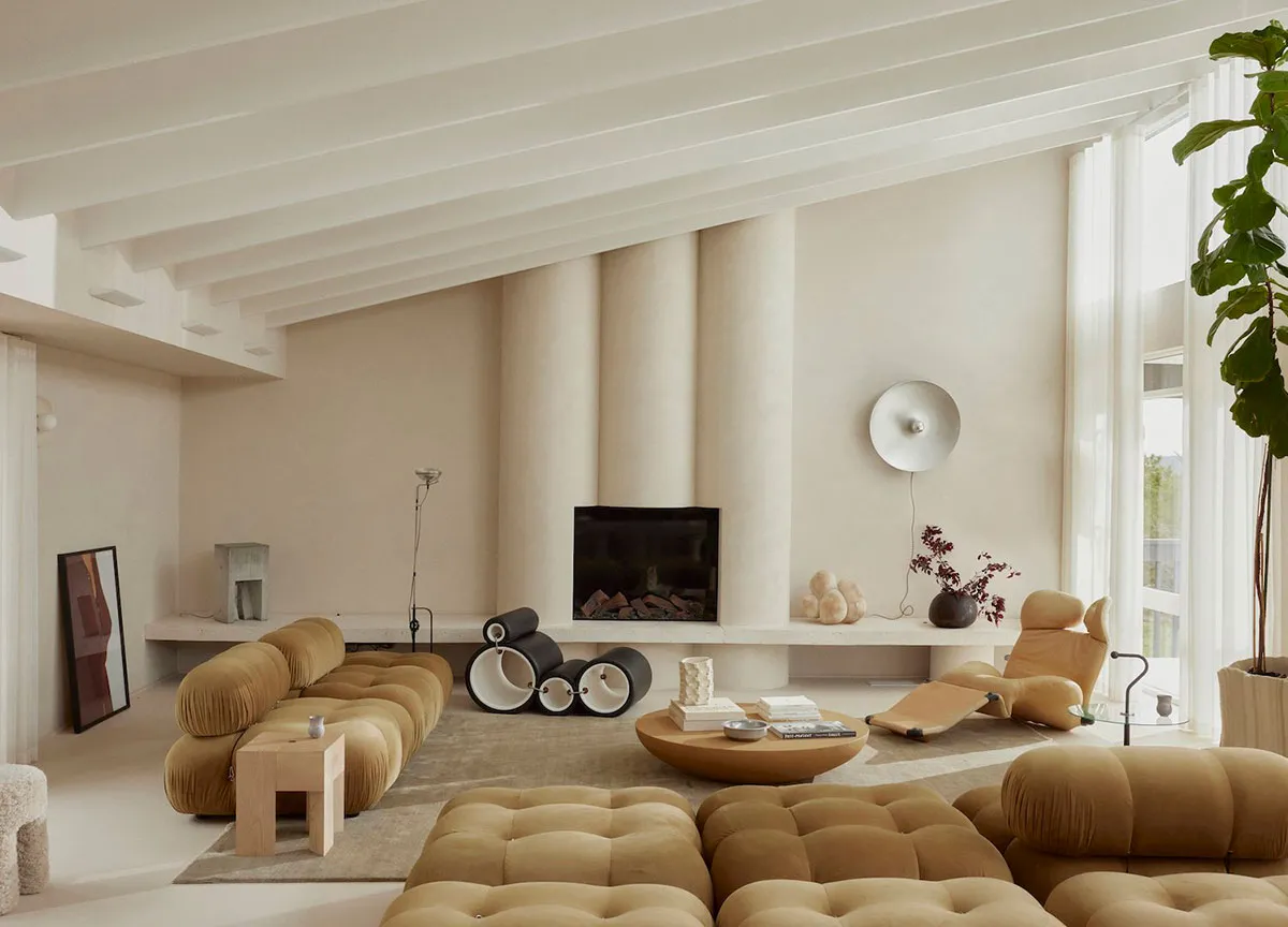 Intérieur moderne chaleureux dans les teintes sableuses à Sydney - Gallery image 0