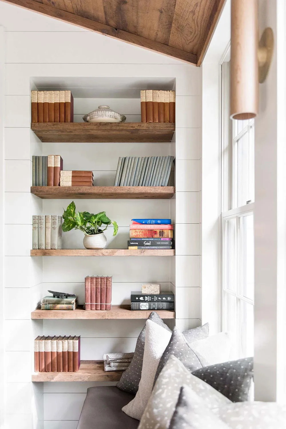 Tropical Spirit in a 19th Century Home Interior in South Carolina - Gallery image 17