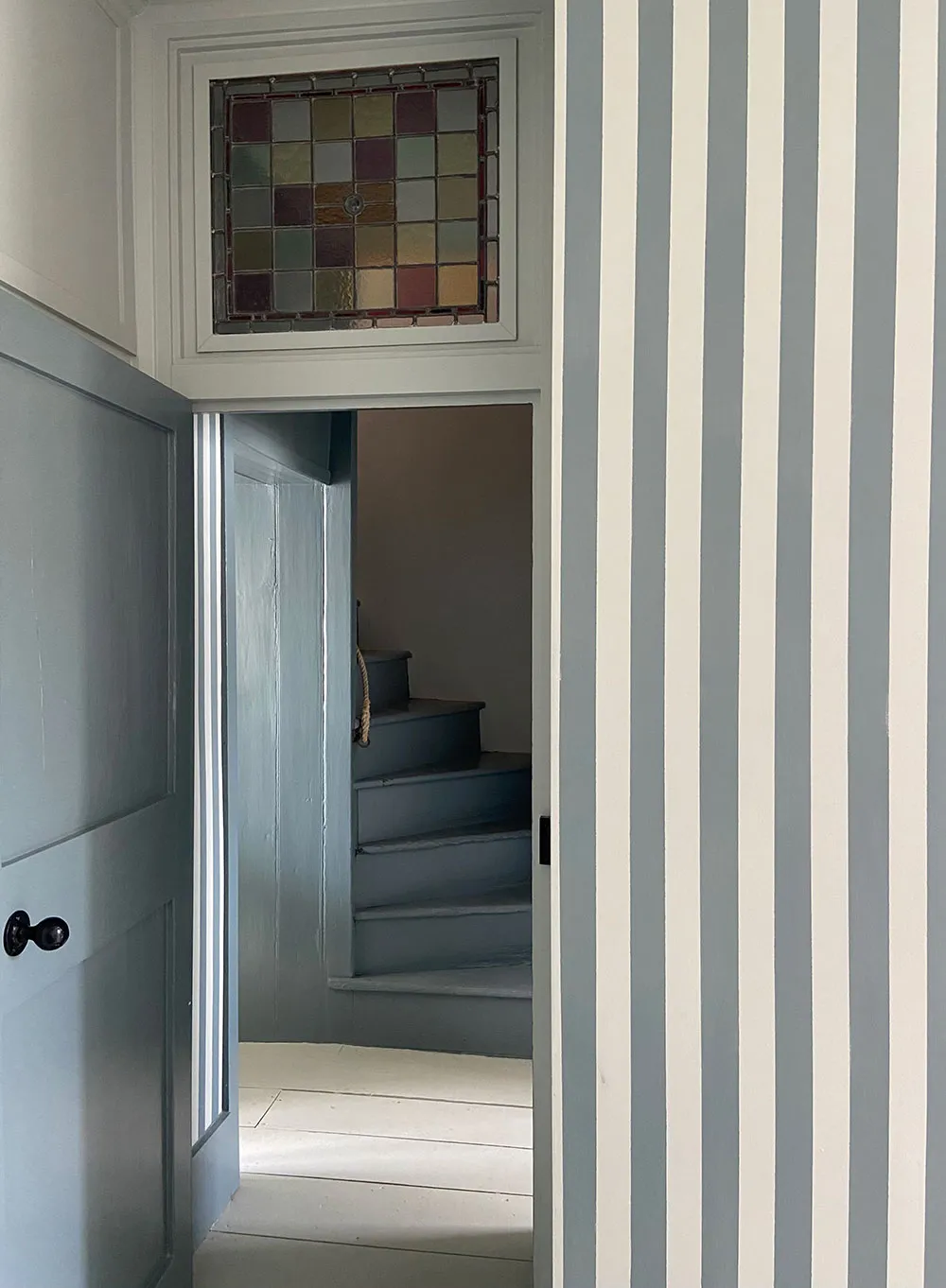 Lebhaftes Farb- und Musterdesign für das neue Interior eines Hauses aus dem Jahr 1768 in England - Gallery image 8