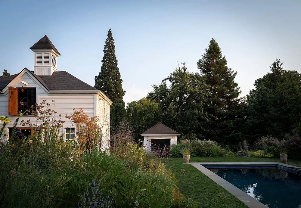 Нежные оттенки зелёного и серого в дизайне красивого дома в Портленде - Gallery image 15