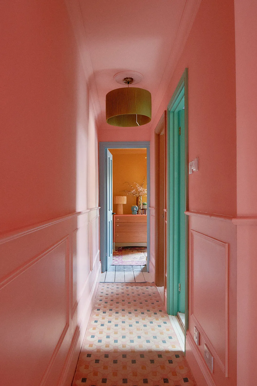 Exceso de colores atrevidos en el diseño de una casa victoriana en Londres - Gallery image 24