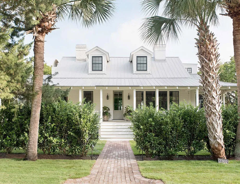 Tropical Spirit in a 19th Century Home Interior in South Carolina - Gallery image 2