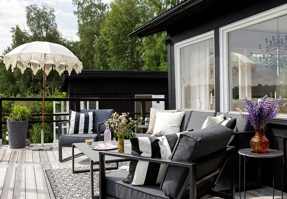 Cozy Lake House in Sweden with White Interiors - Gallery image 2