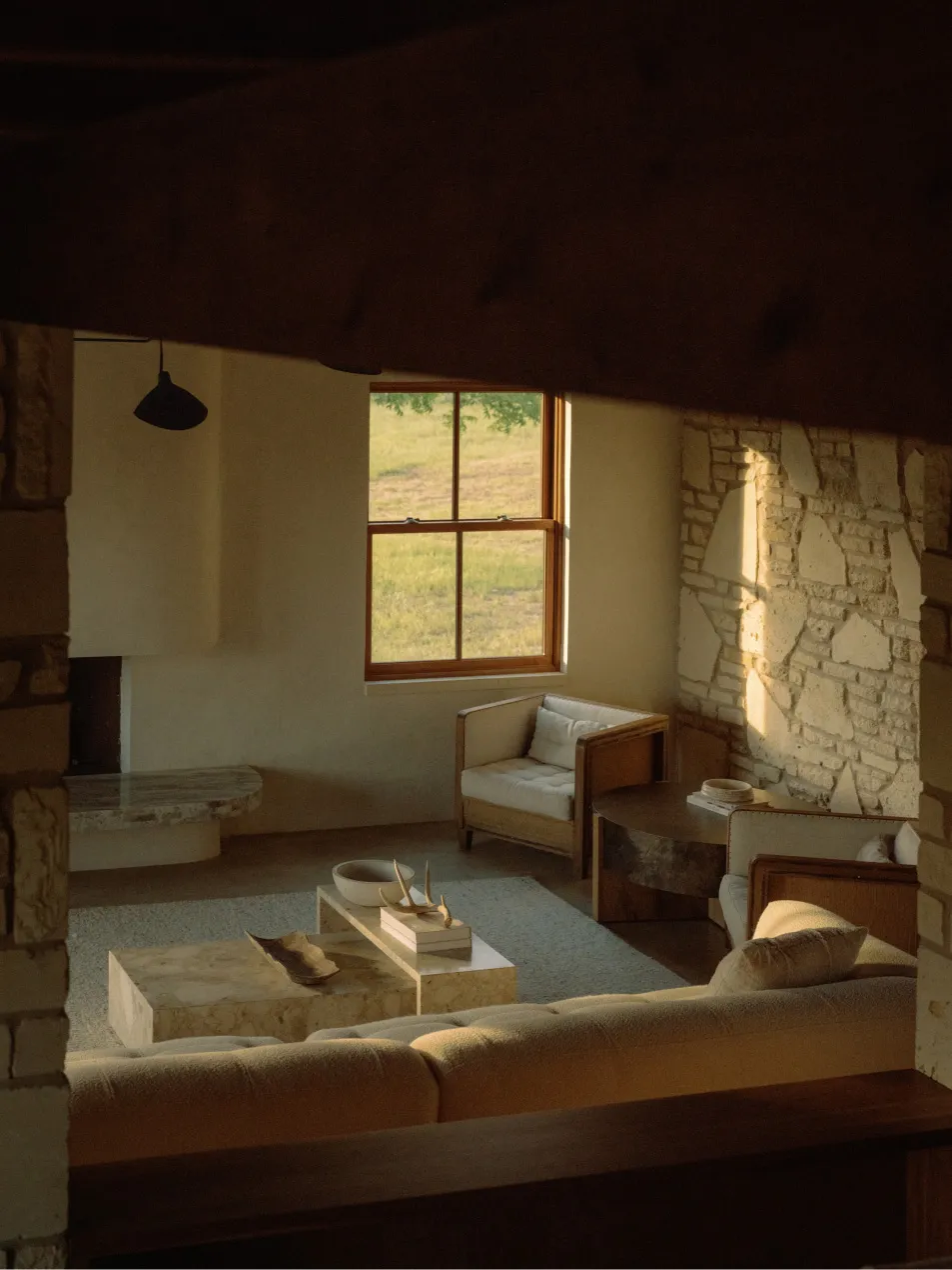 Ruhevolle moderne Interieurs eines amerikanischen Ranchos - Gallery image 20