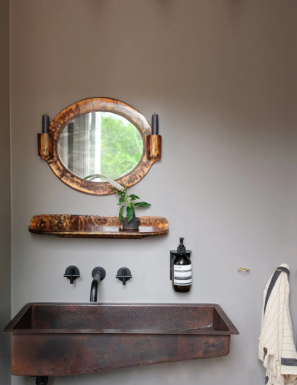 Eastern Motifs and Music: A Historic House in California - Gallery image 12