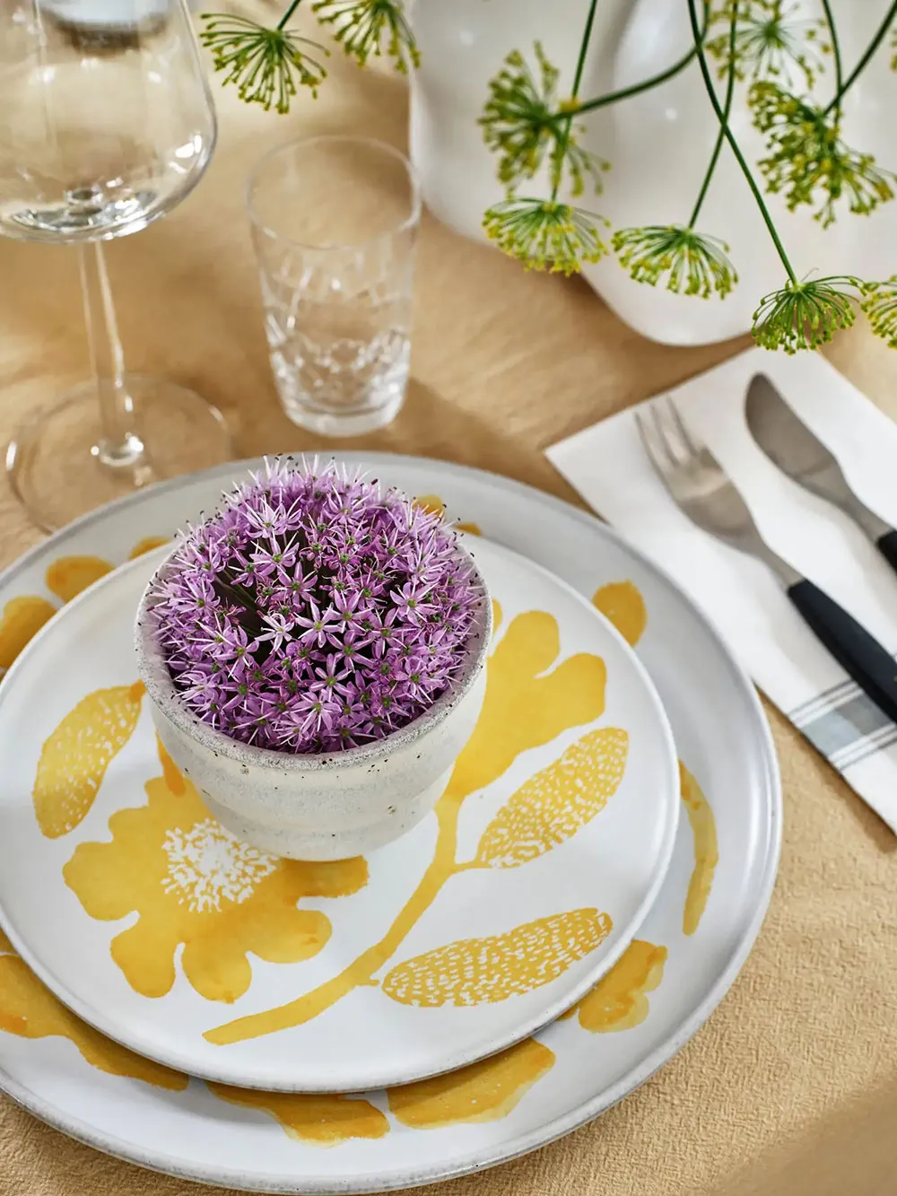 Traditionelle schwedische Ferienvilla mit mutigen Farben in den Innenräumen - 7