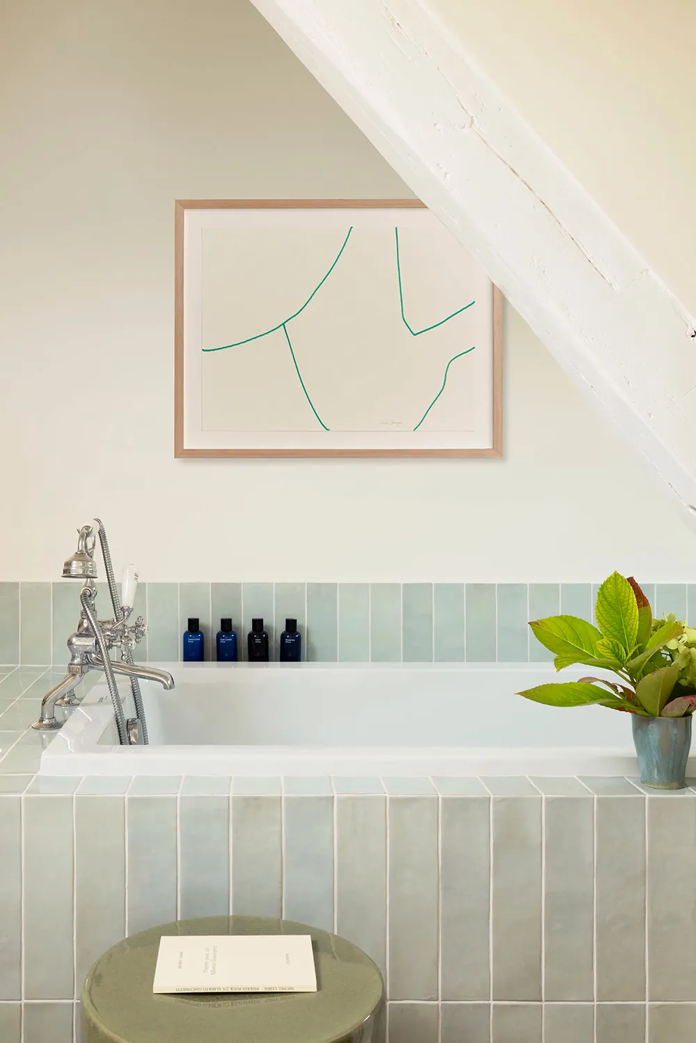 Світлий середземноморський інтер'єр у Франції з ніжними деталями - Gallery image 12