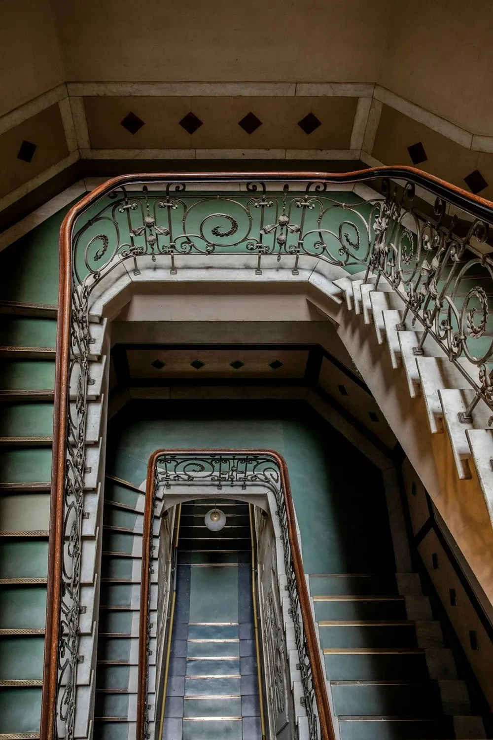 Mutige Farben in der Wohnung eines Möbeldesigners in Berlin - Gallery image 11