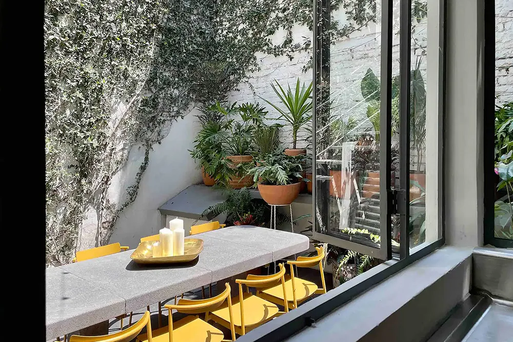 Deep Blue and Other Amazing Colors in the Design of a Historical House in Mexico - Gallery image 10