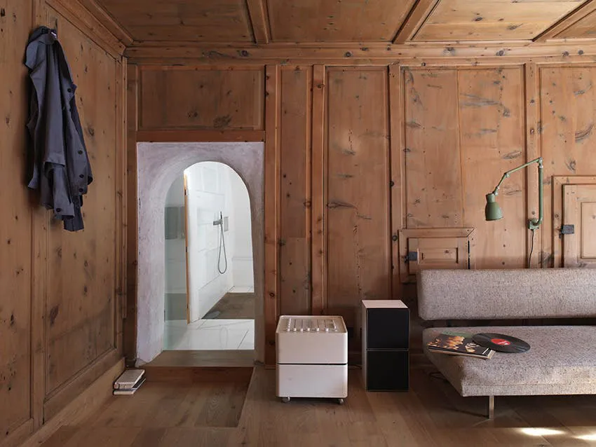 Modernes Bergwohnhaus auf dem Platz eines traditionellen Hüttenhauses in den italienischen Alpen - Gallery image 9