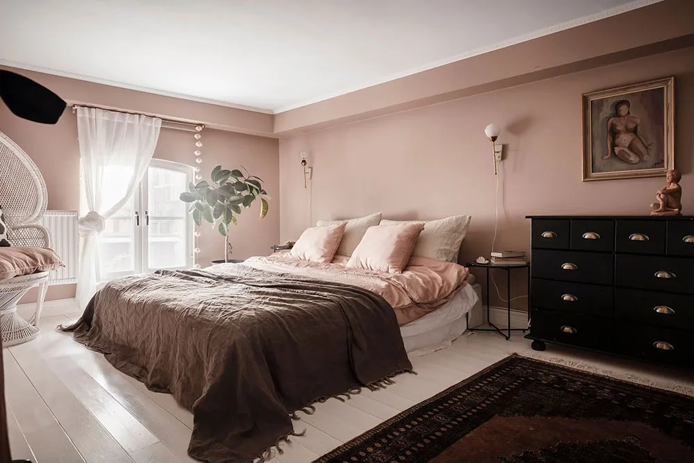 Необычное пространство и чёрные акценты: стильная квартира в Гётеборге - Gallery image 20