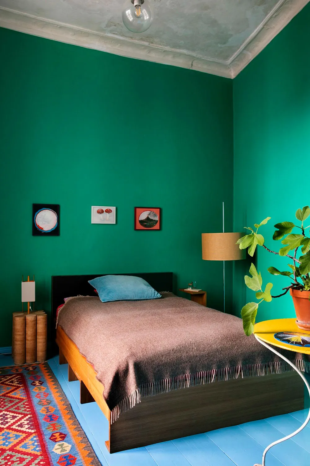 Mutige Farben in der Wohnung eines Möbeldesigners in Berlin - Gallery image 5