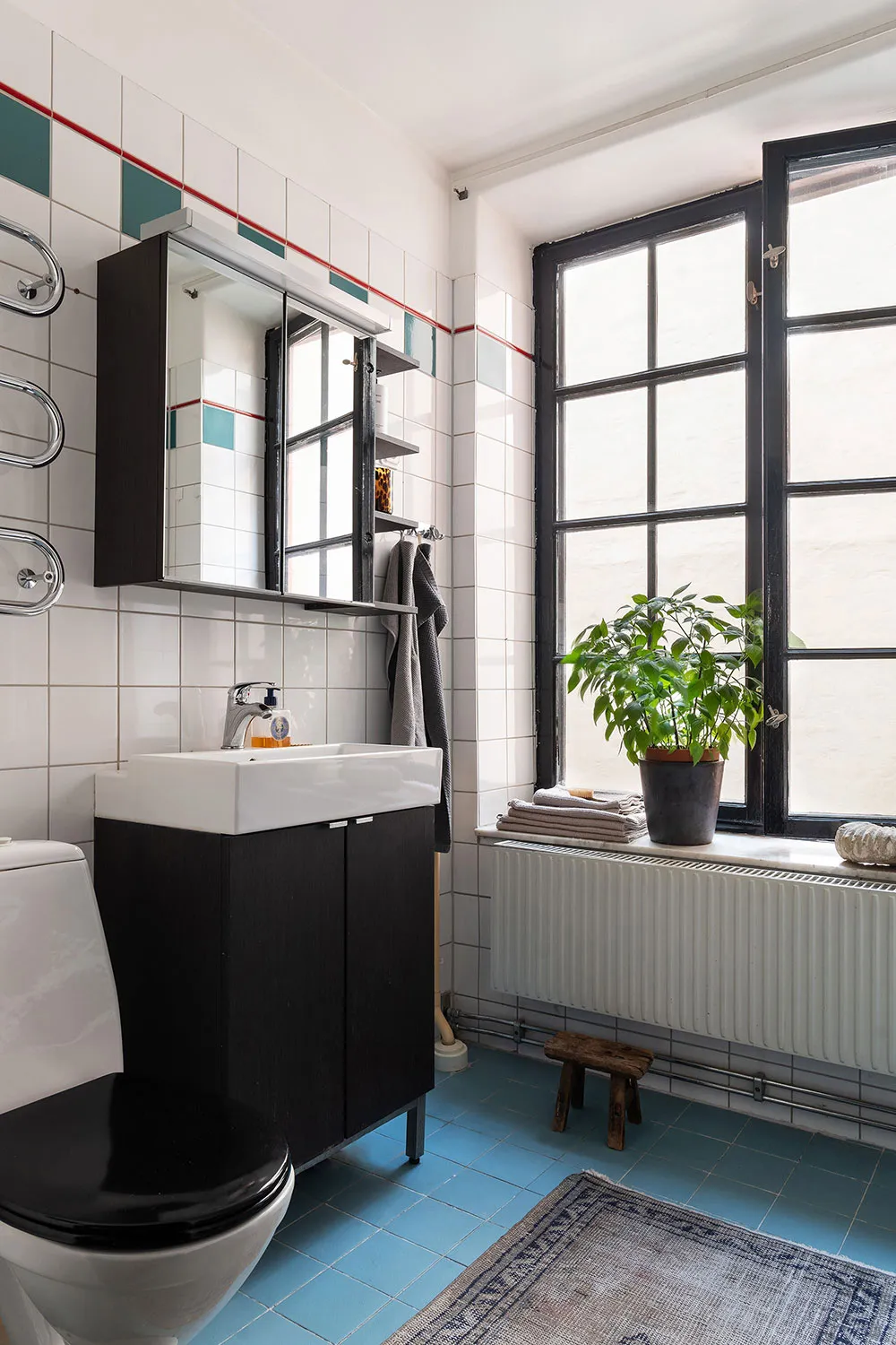 Mezcla de decoración vintage y moderna en el diseño de un apartamento sueco (71 m²) - Gallery image 31