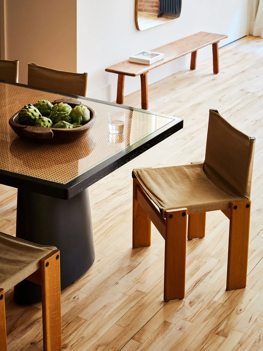 Peaceful yet Stylish and Elegant Interior of an Impressive Loft in New York - Gallery image 5