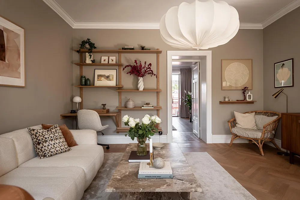 Стильна дерев'яна кухня та вид на сад: квартира в Гетеборзі - Gallery image 17