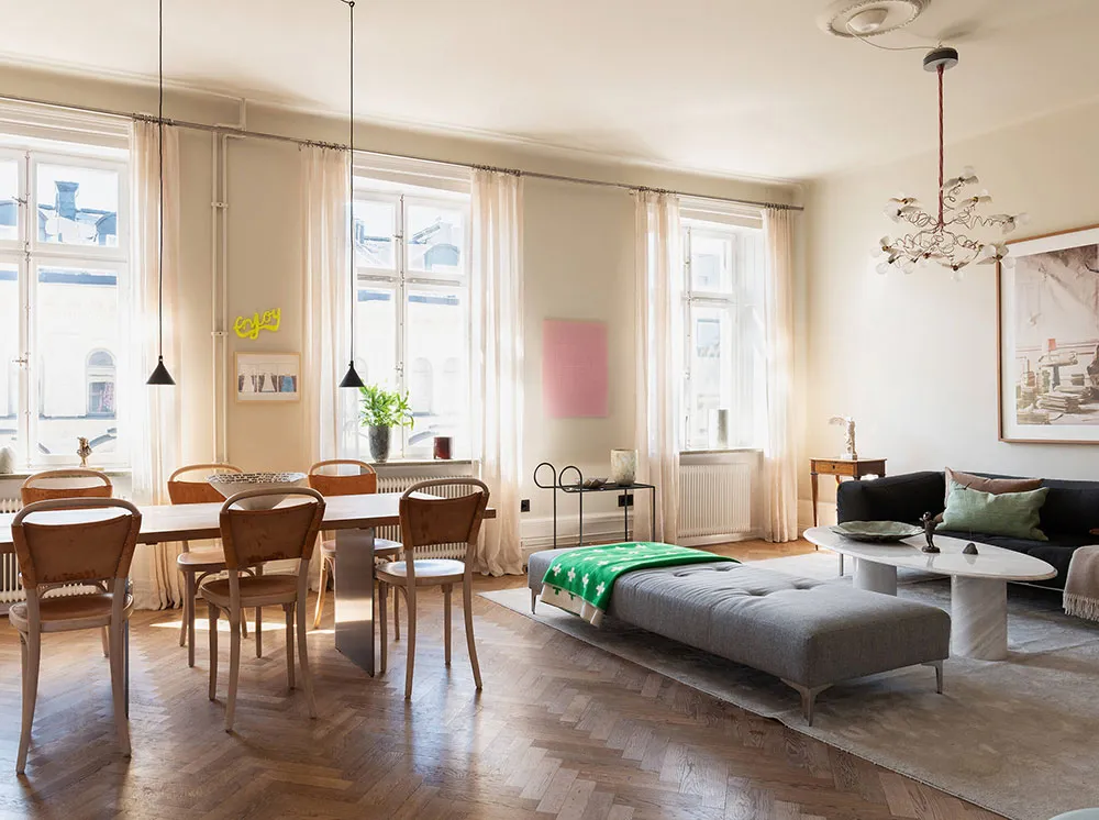 Ciepły i elegancki интерьер przestronnego mieszkania w Sztokholmie - Gallery image 3