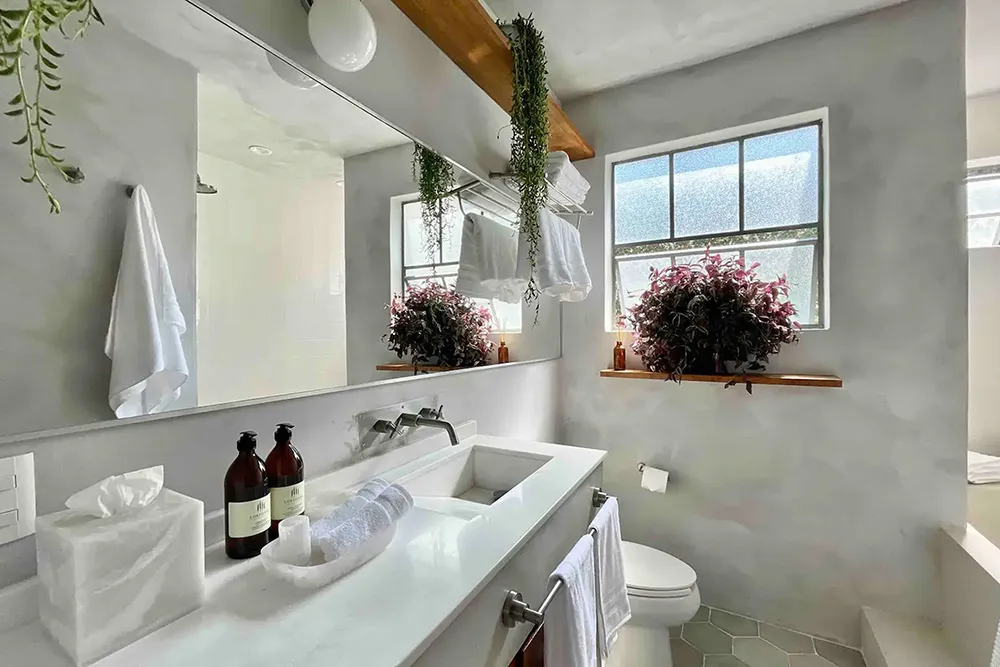 Deep Blue and Other Amazing Colors in the Design of a Historical House in Mexico - Gallery image 23