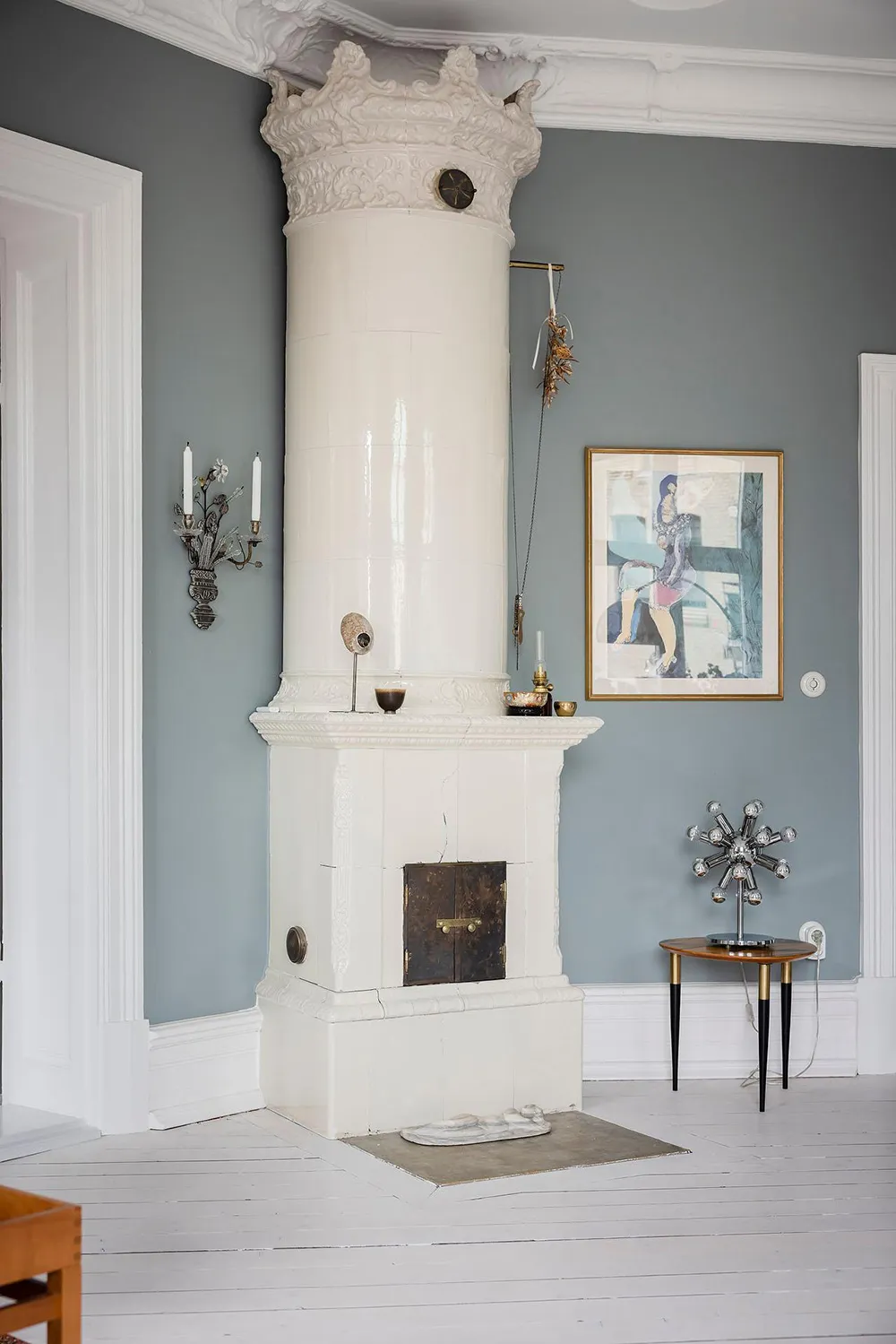 Деревянные двери и смелое искусство: необычная квартира в Гётеборге - Gallery image 30