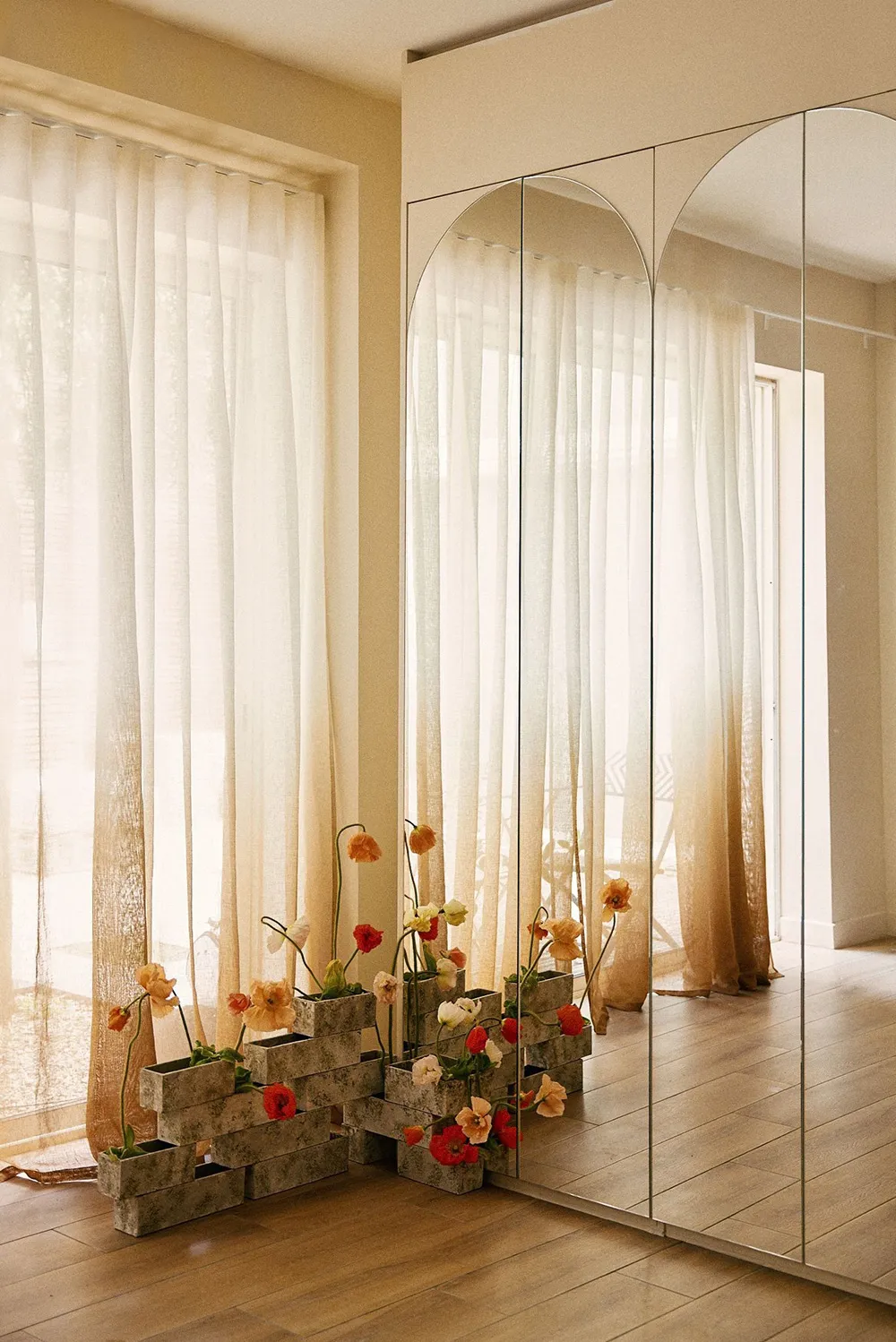 पेरिस में एक अद्भुत घर… जिसके अंदर एक जीवित पेड़ है! - Gallery image 6