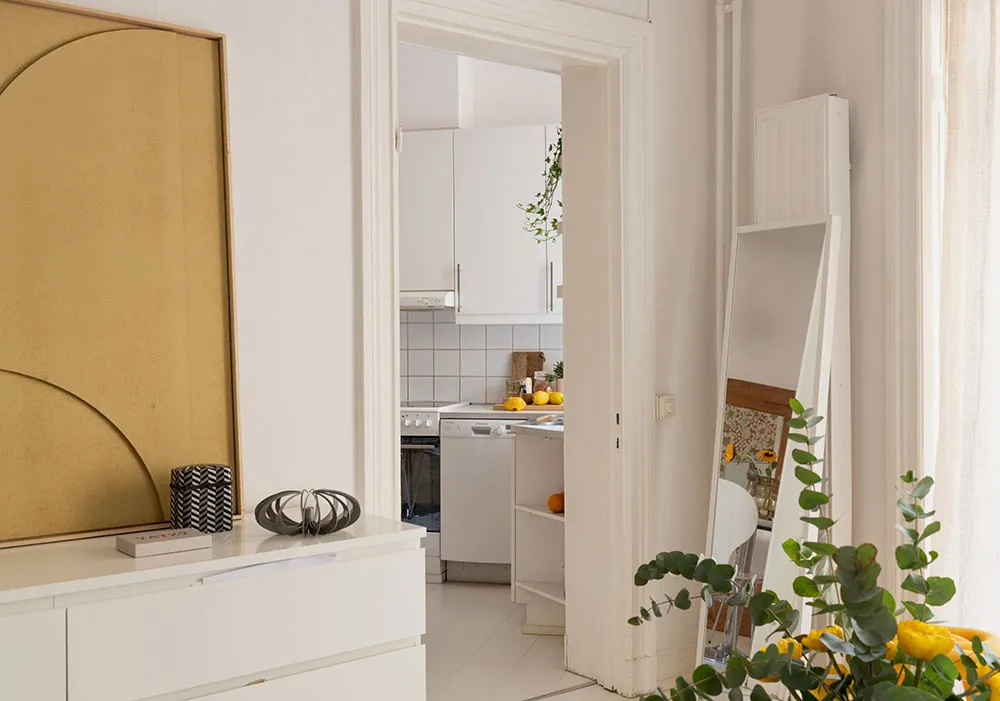 Mała, ale radosna: skandynawskie mieszkanie z letnim nastrójem (41 m²) - Gallery image 6