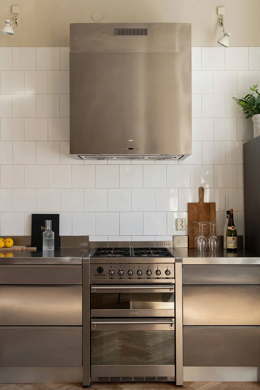 Ciepły i elegancki интерьер przestronnego mieszkania w Sztokholmie - Gallery image 11