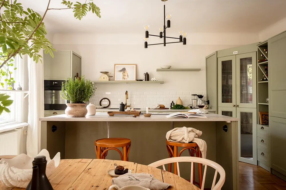 Ciepło naturalnych materiałów i żywe rośliny: uютna kwatera w Gotenburze - Gallery image 2