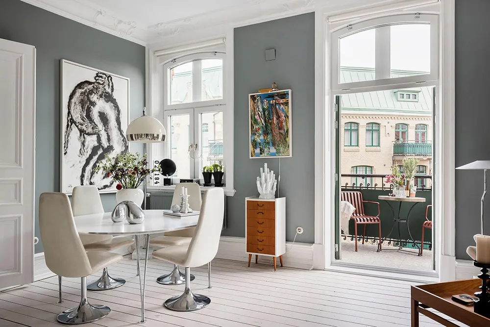 Деревянные двери и смелое искусство: необычная квартира в Гётеборге - Gallery image 22