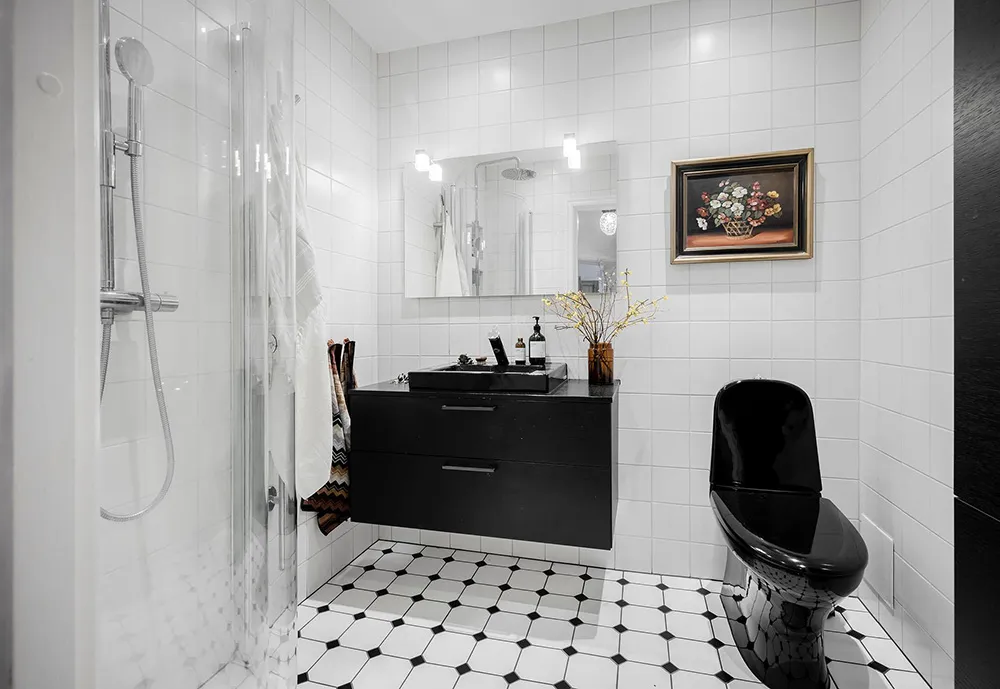 Деревянные двери и смелое искусство: необычная квартира в Гётеборге - Gallery image 32