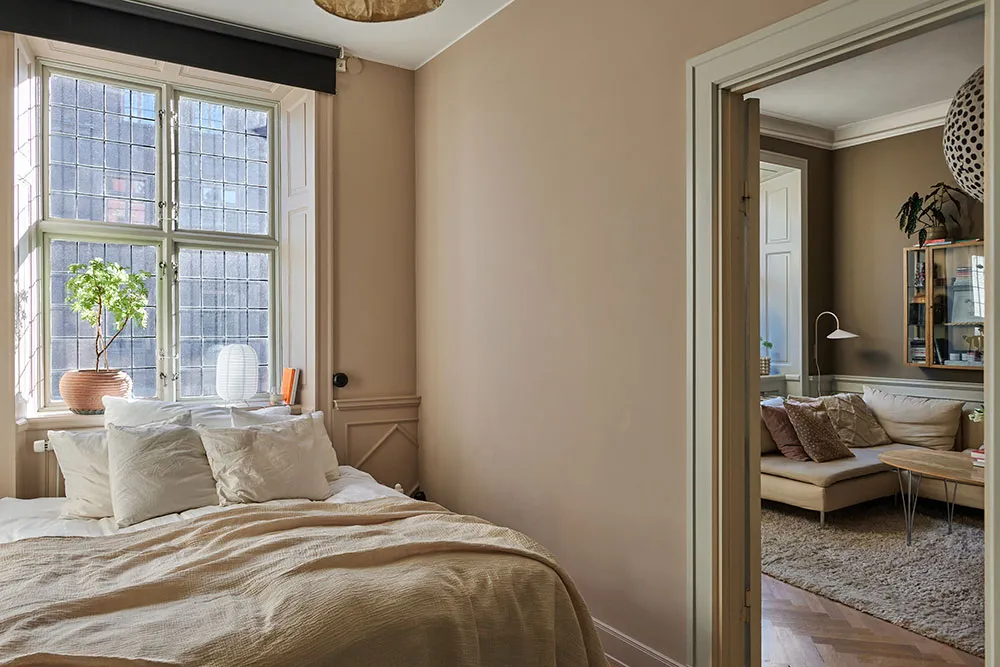 Paredes de café y decoración escandinava acogedora: apartamento en Estocolmo - Gallery image 6