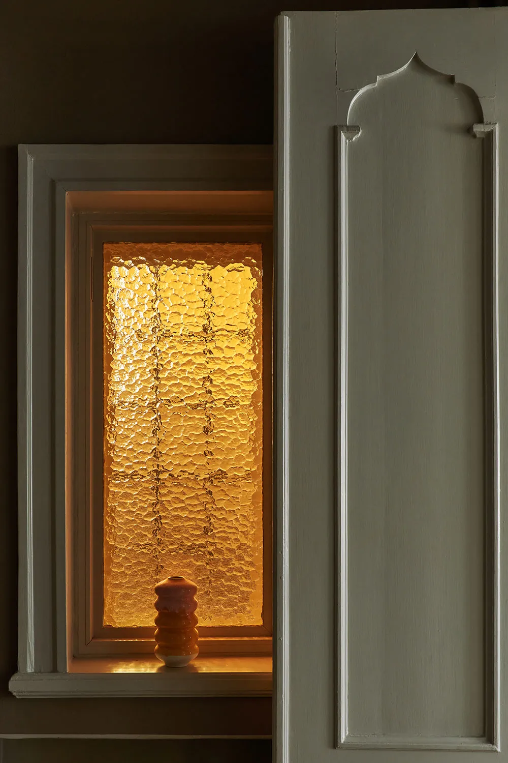 Paredes de café y decoración escandinava acogedora: apartamento en Estocolmo - Gallery image 25